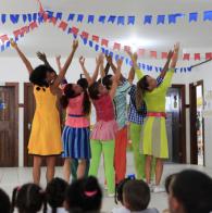 Projeto Pílulas Dançadas leva cultura à escola municipal do Costa Azul