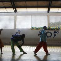 Projeto Pílulas Dançadas leva arte para colégio em Itapuã