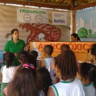 Voluntárias levam crianças de baixa renda para conhecerem a Fenagro 2015
