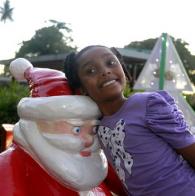 Voluntárias recebem crianças em Ondina para ceia de Natal