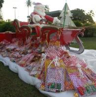 Voluntárias recebem crianças em Ondina para ceia de Natal