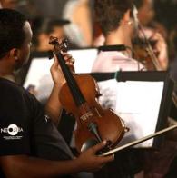 Ivete e Orquestra Juvenil ensaiam na véspera do show beneficente