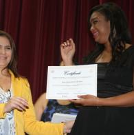 Jovens do Programa Mais Futuro recebem certificados de formação profissional