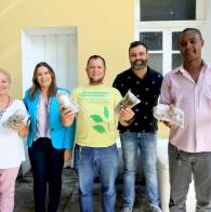 Voluntárias Sociais entregam 120 quilos de marisco para instituições