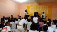Voluntárias levam música a creche comunitária de Pau da Lima